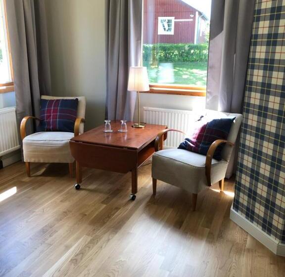 Семейный Номер Вид на Сад, Bjälbo Gästhus B&b