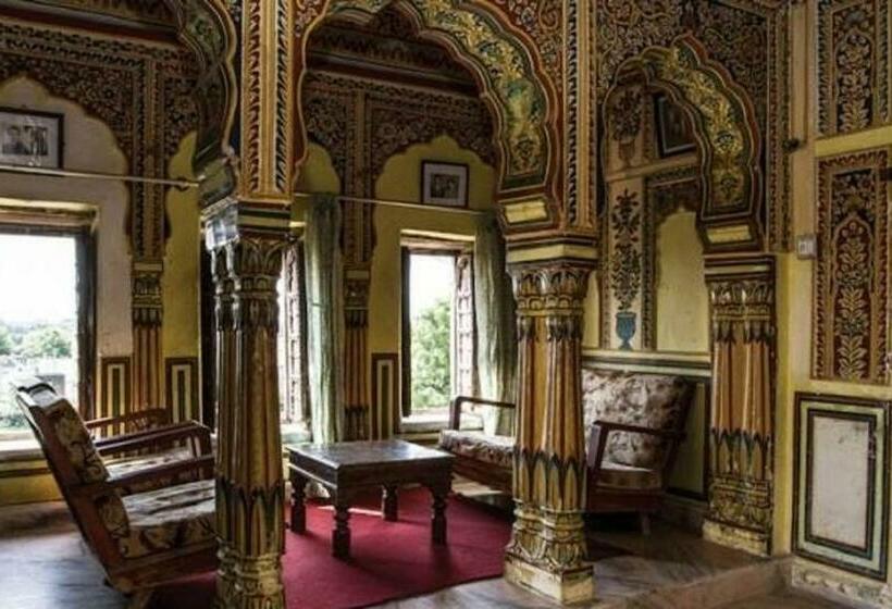 Люкс, Narayan Niwas Castle