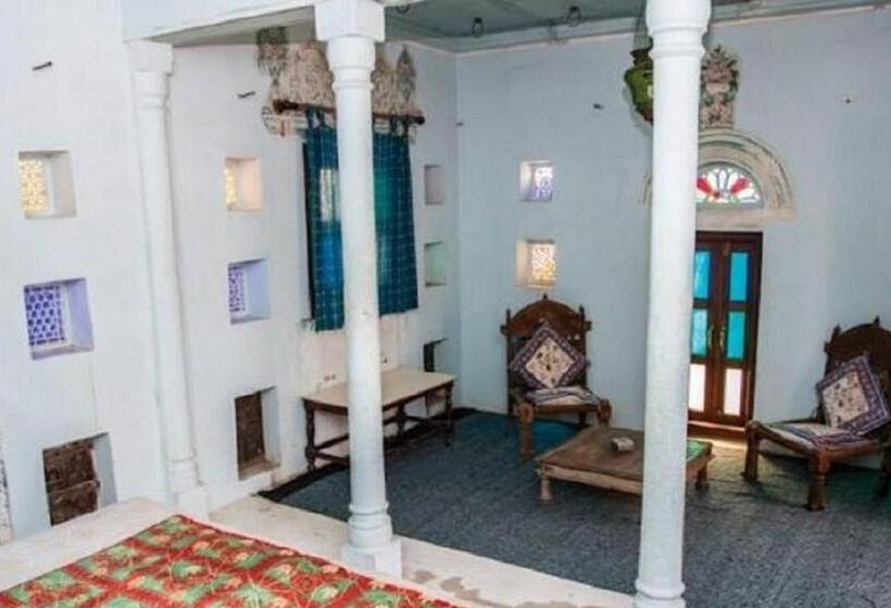 Номер Стандарт, Narayan Niwas Castle