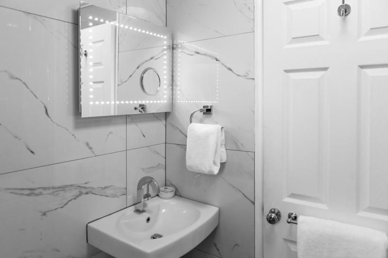 Стандартный Номер Кровать Кинг, Limestone