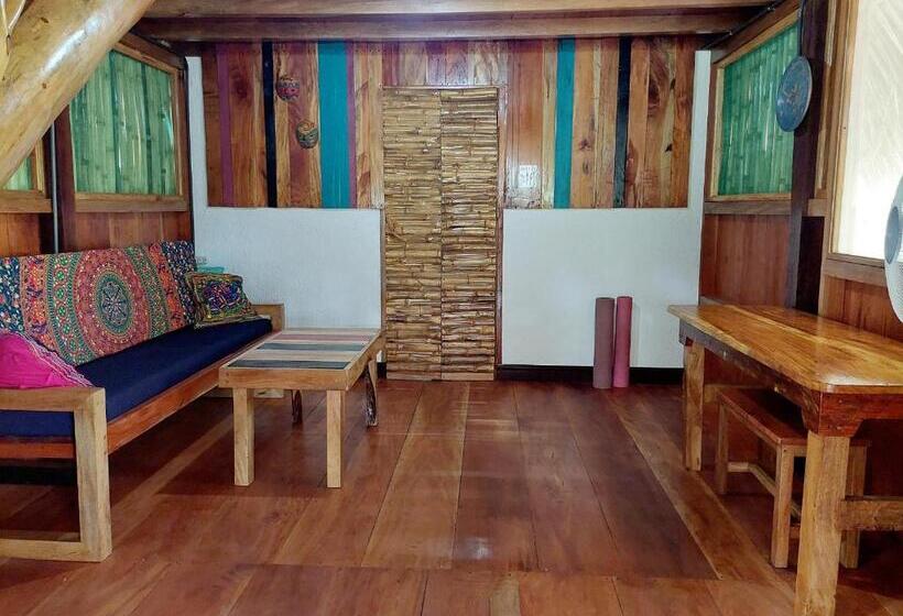 Бунгало Стандарт, La Urraca Loca Hostel