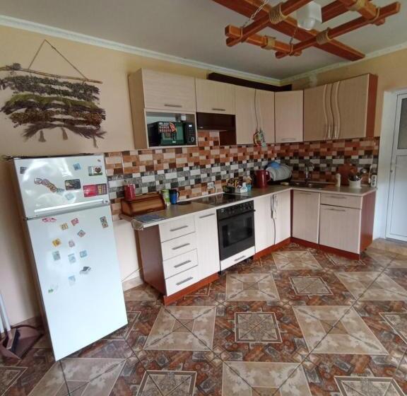 Дом 1 Спальня, Sadyba Sunny House