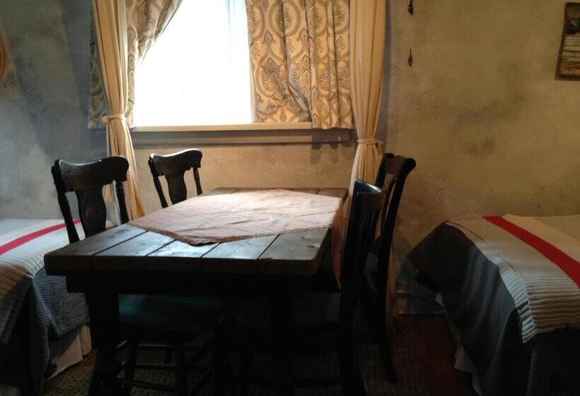 Хижина, Auberge Old Chelsea