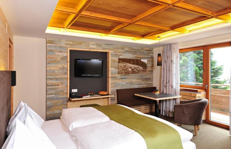 可观山景的小型套房, Maraias   Luxury Suites & Apartments
