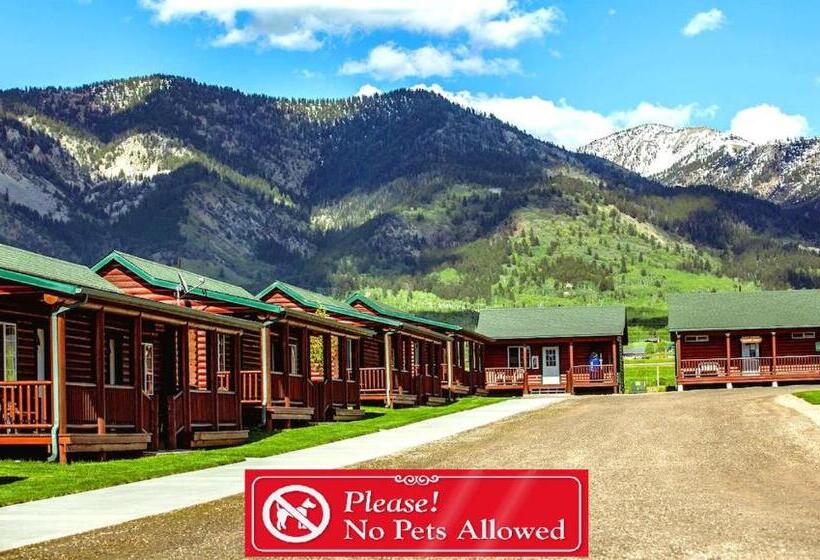 Номер Стандарт Трехместный, Wolf Den Log Cabin Motel And Rv Park