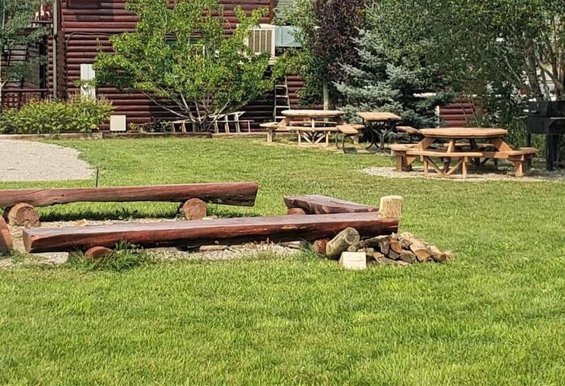Стандартный Номер Кровать Кинг, Wolf Den Log Cabin Motel And Rv Park