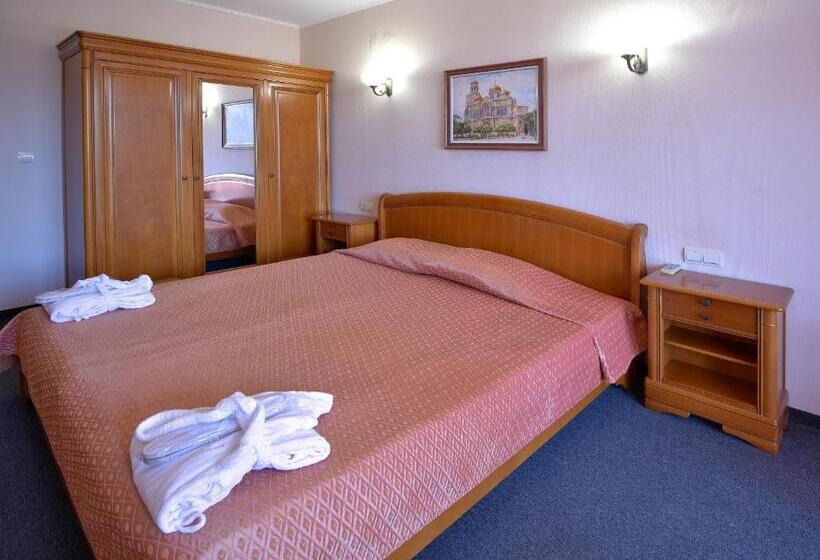 Люкс, Estreya Residence Hotel And Spa