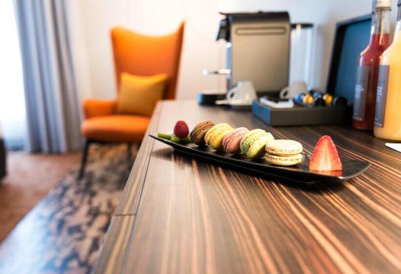 Premium room with terrace, Radisson Blu Hotel, Paris Boulogne