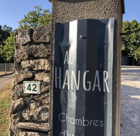 Номер Стандарт, Au Hangar
