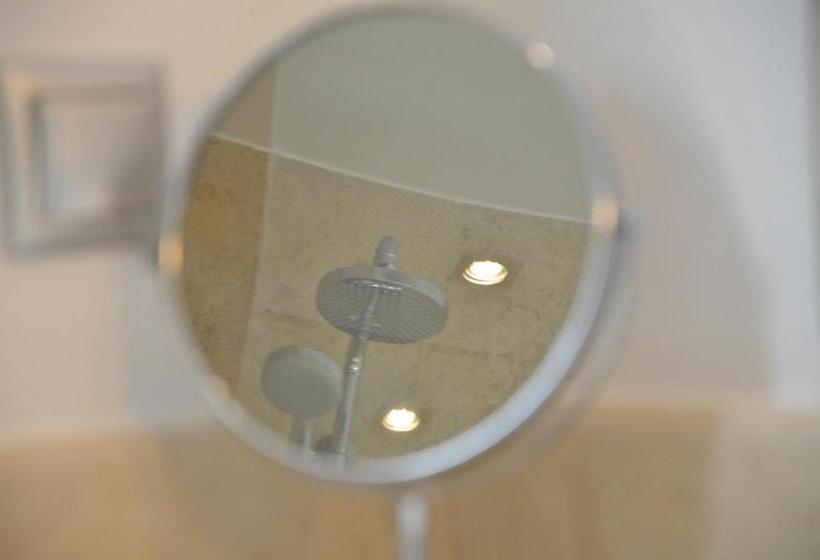 اتاق لوکس با چشم‌انداز دریا, Ino Hotel & Suites