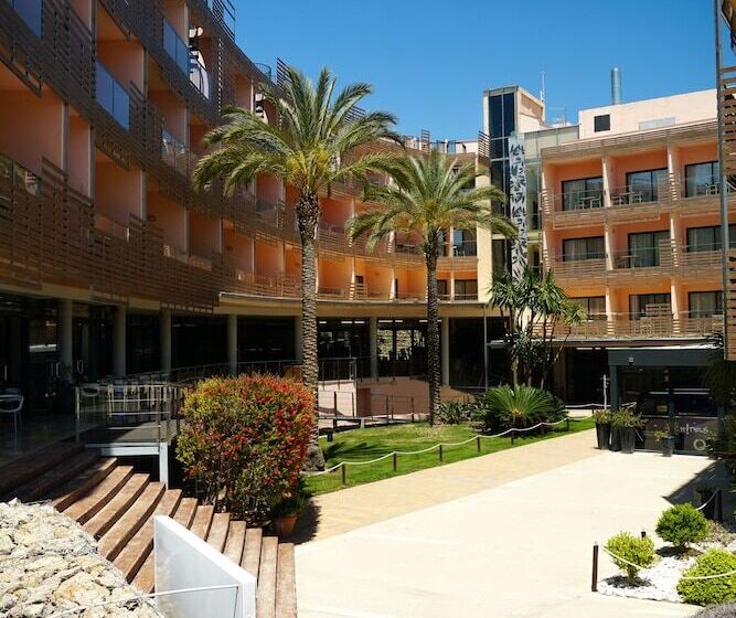 Standard Quadruple Room, Ohtels Les Oliveres
