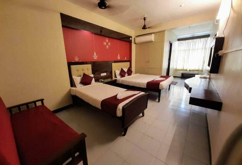 디럭스 스위트, Ravi Krishna Inn