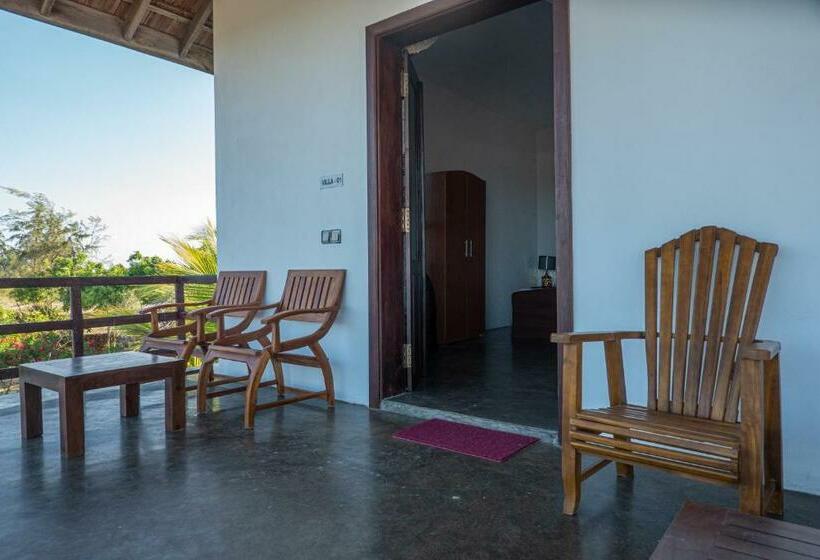 Семейный Номер, Whisky Point Surf Cabana