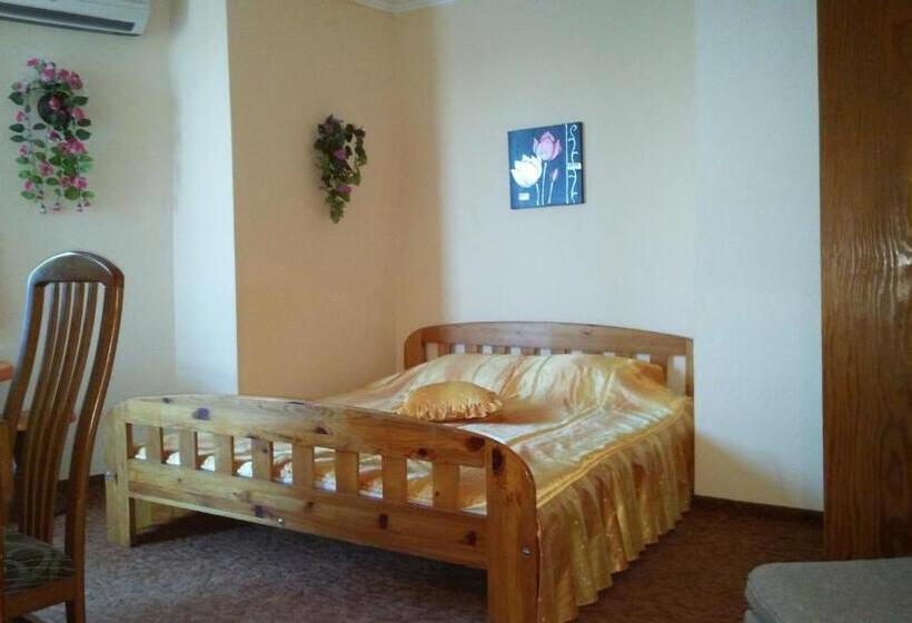 Семейный Номер, Stefan Family