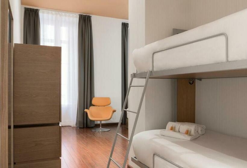 اتاق پنج‌تخته استاندارد, Petit Palace Plaza Malaga