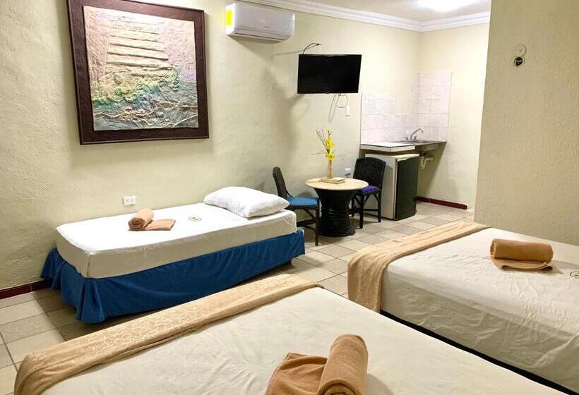 Трежместный Номер Economy, Eco Hotel Green River