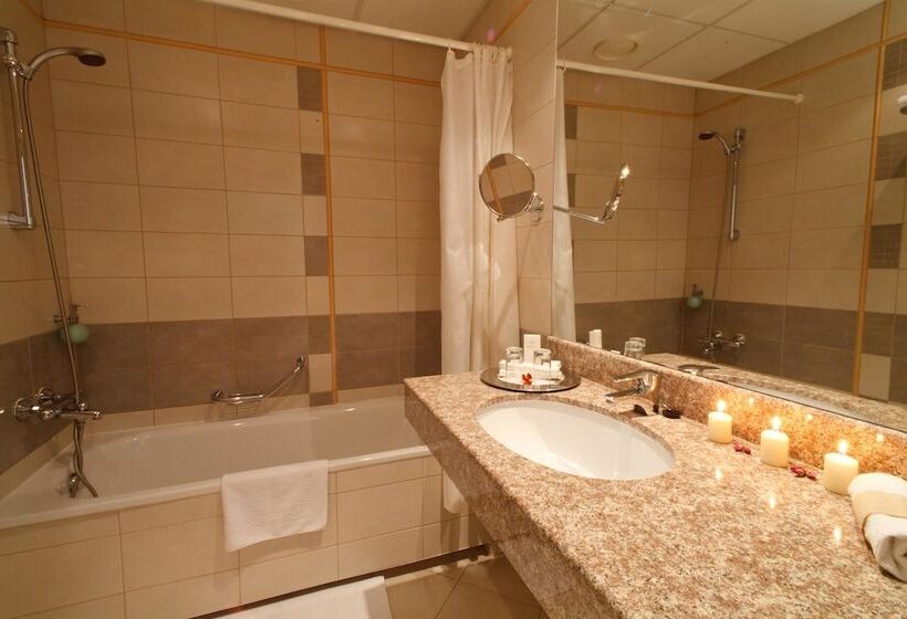 سوییت جونیور, Monika Centrum Hotels