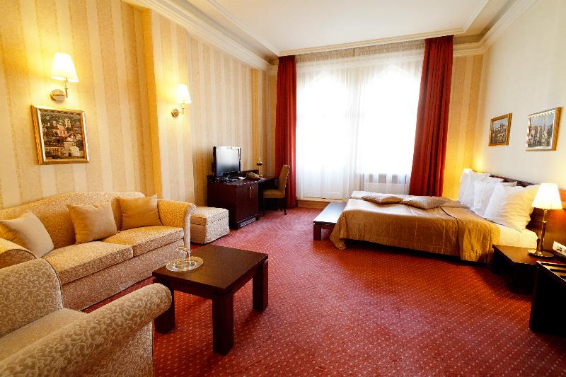 سوییت جونیور, Monika Centrum Hotels