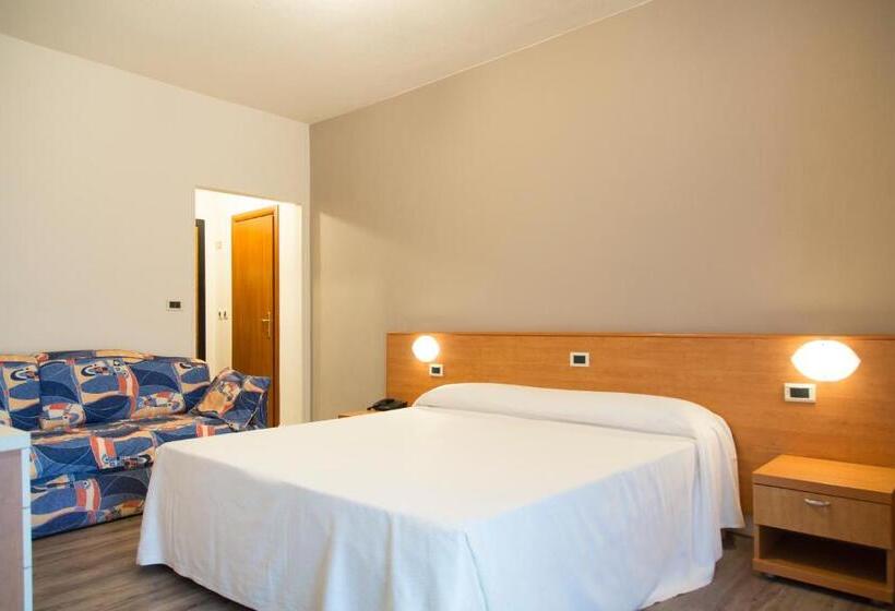 اتاق استاندارد چهار تخته, Royal Village