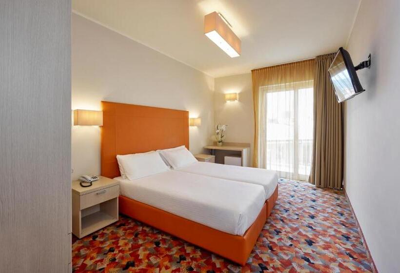Superior room with lake view, Royal Village