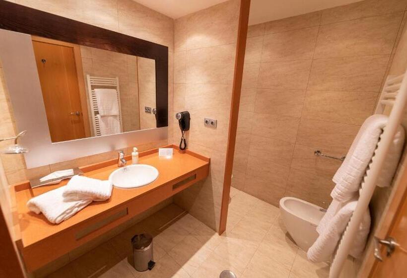 舒适三人间, Nastasi Hotel & Spa