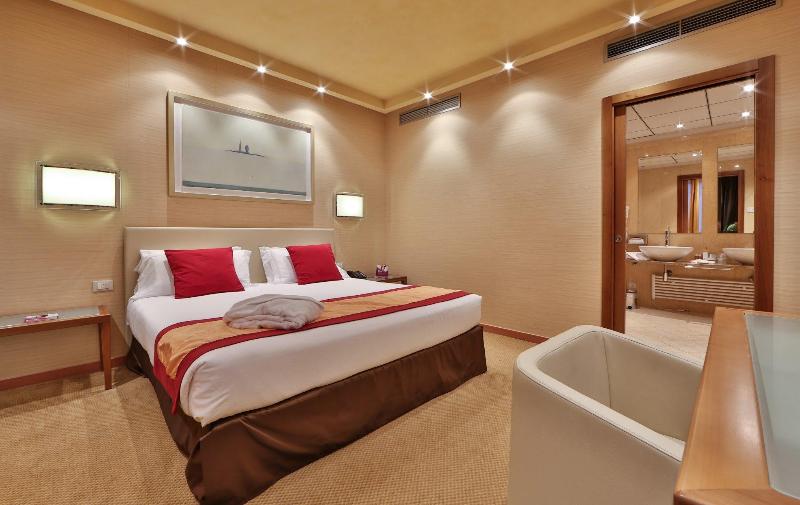 带大床的套房, Crowne Plaza Padova, An Ihg