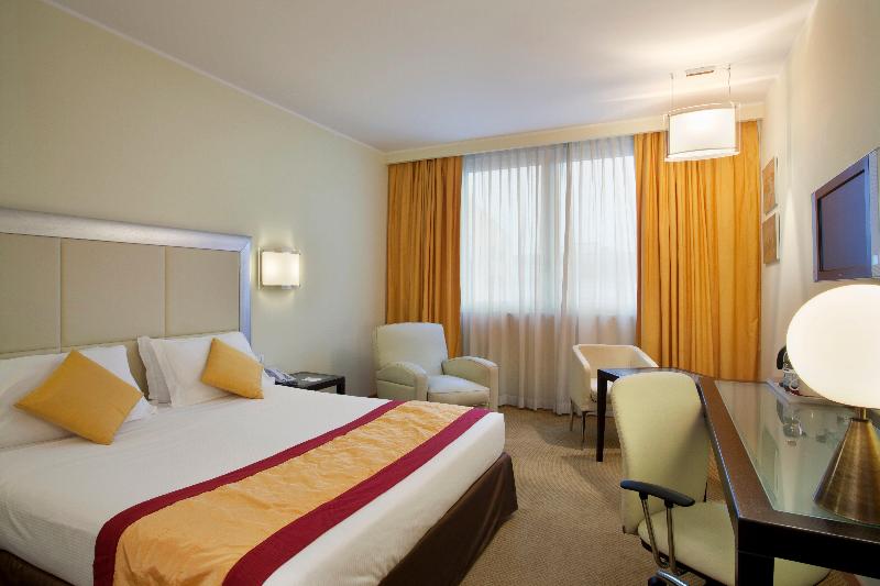 带大床的标准间, Crowne Plaza Padova, An Ihg