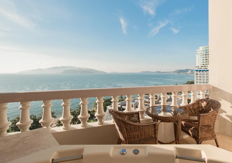 سوییت جونیور با چشم‌انداز دریا, Sunrise Nha Trang Beach Hotel & Spa