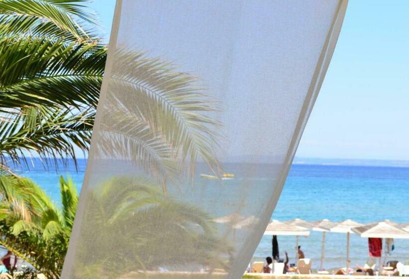 سوییت جونیور با چشم‌انداز دریا, The Bay Hotel & Suites