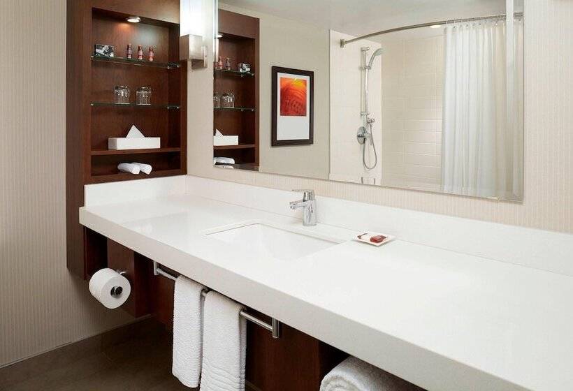 ２ダブルベッドのスタンダードルーム, Delta Hotels By Marriott Fredericton