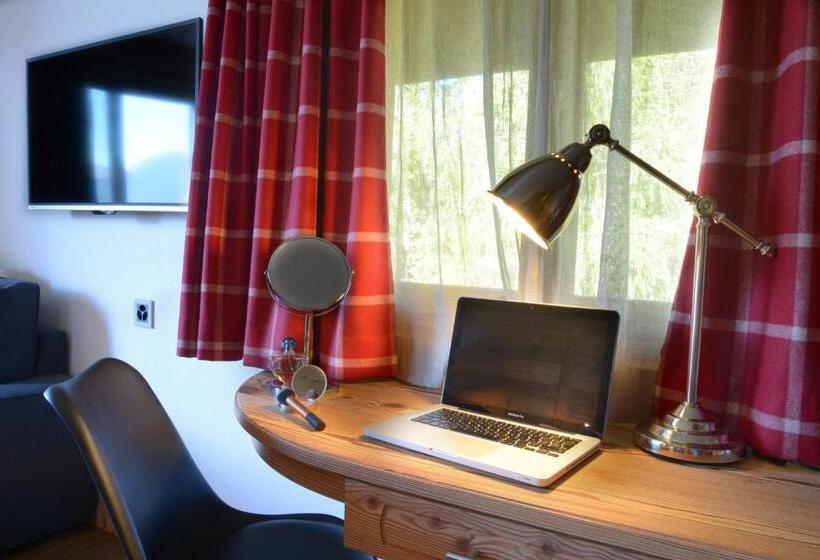 Королевский Номер, Hôtel Chalet Royal