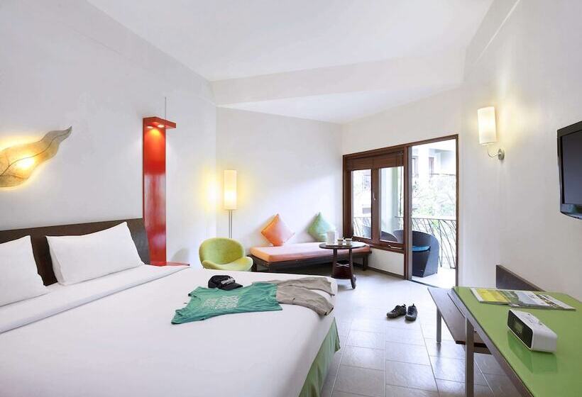Номер Superior Вид на Бассейн, Ibis Styles Bali Legian