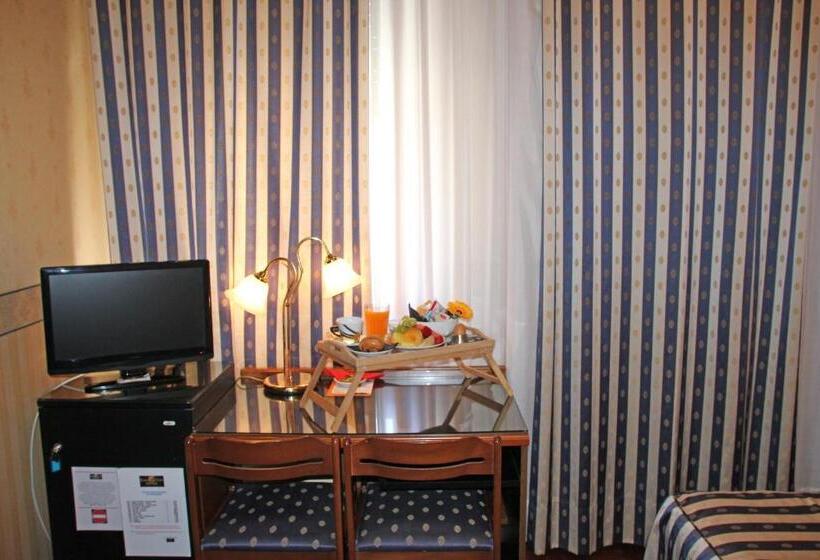 Номер Стандарт Трехместный, Albergo Ristorante Leon D'oro