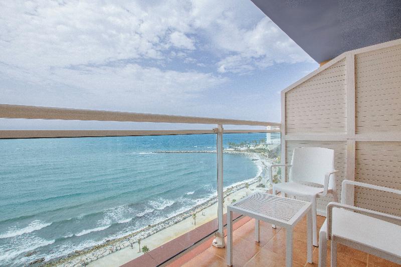 デラックスファミリールーム, Leonardo Gordon Beach