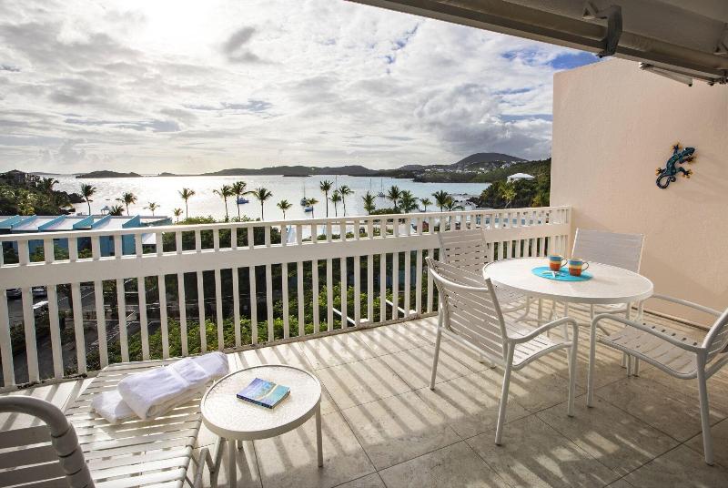 سوئیت با تخت بزرگ, Secret Harbour Beach Resort