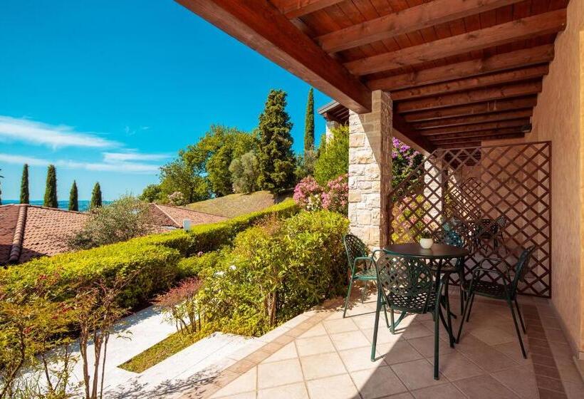 庭の見える１ベッドルームアパートメント, Domina Borgo Degli Ulivi  Garda Lake