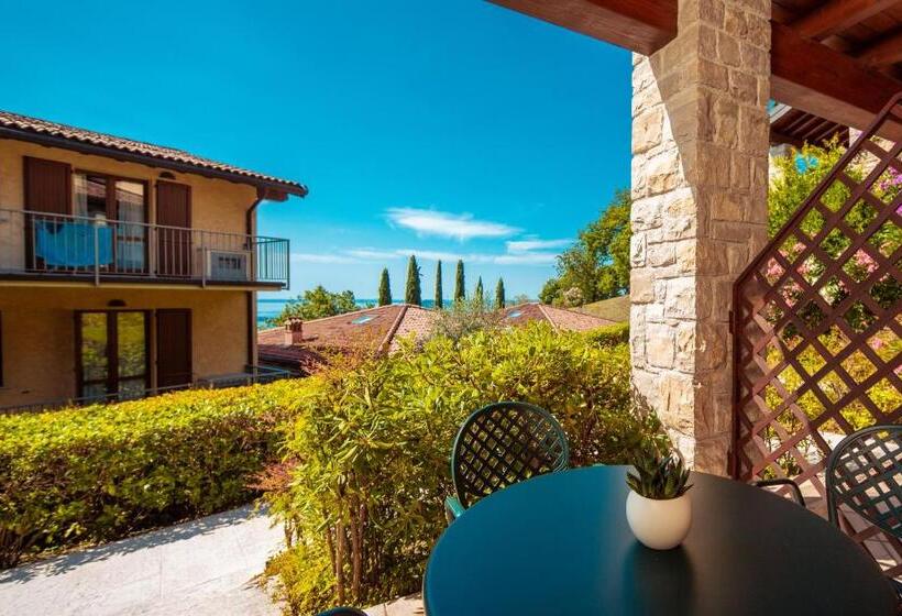 庭の見える１ベッドルームアパートメント, Domina Borgo Degli Ulivi  Garda Lake