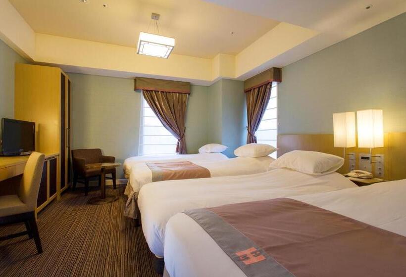 Четырехместный Номер Deluxe, Monterey Hanzomon