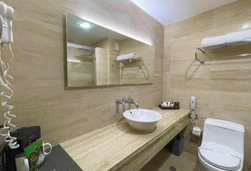 이그제큐티브 스위트, Trinitarias Suites