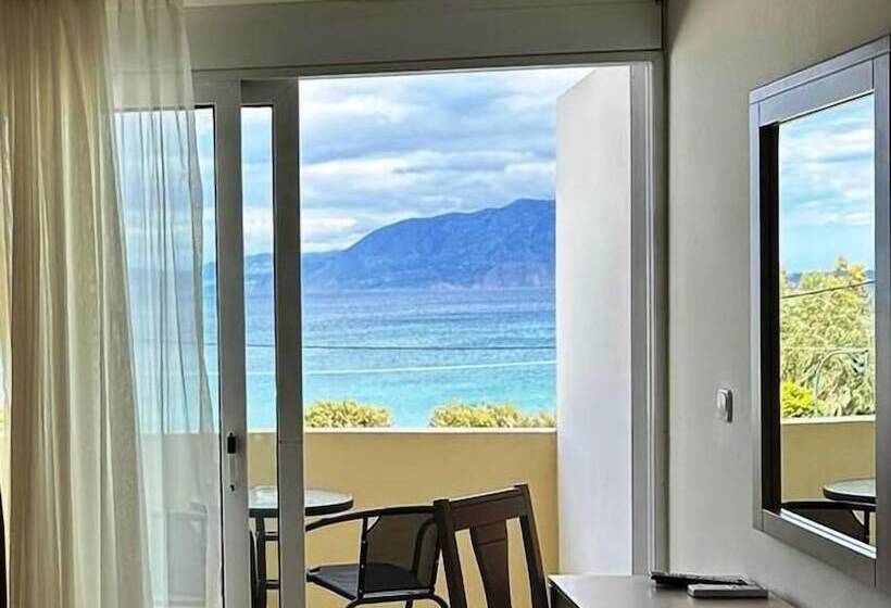 اتاق استاندارد سه نفره, Faedra Beach