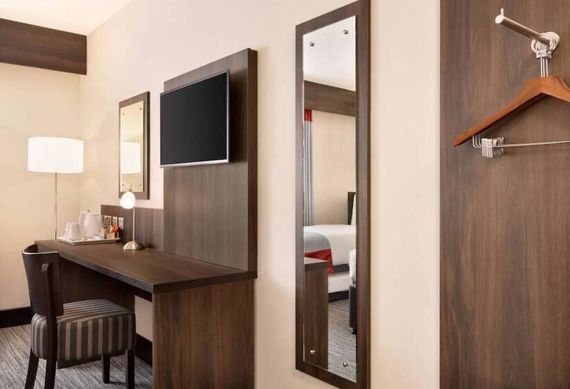 Семейный Номер, Ramada Bristol West