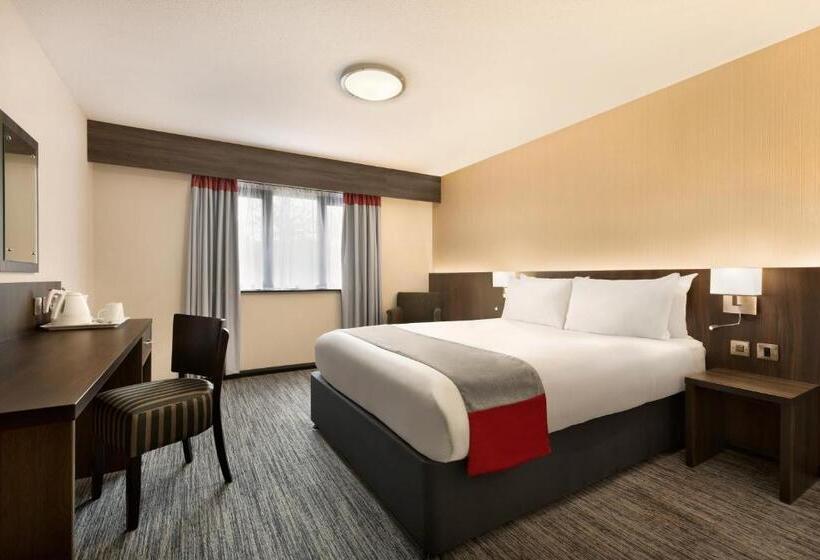Номер Стандарт, Ramada Bristol West