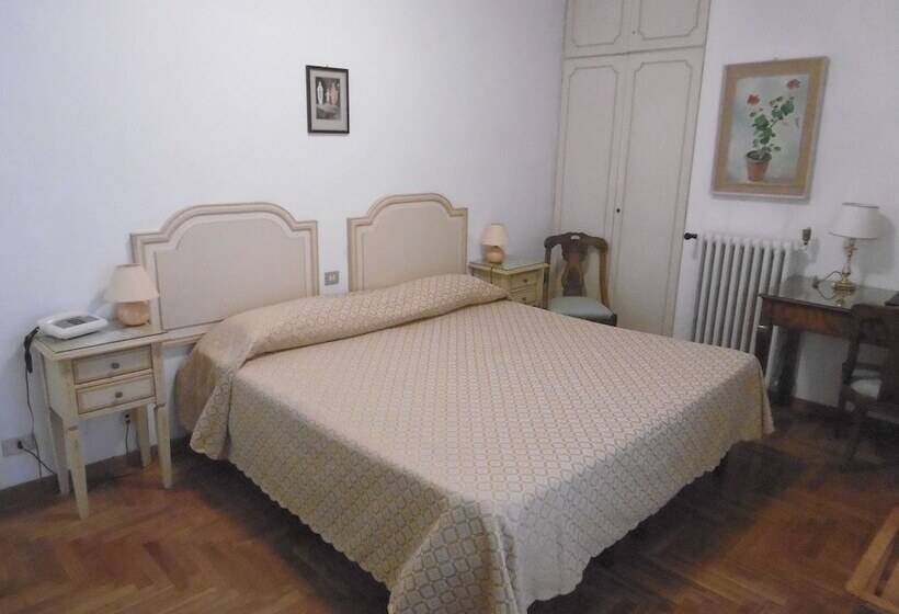 Camera Standard, Villa Maria