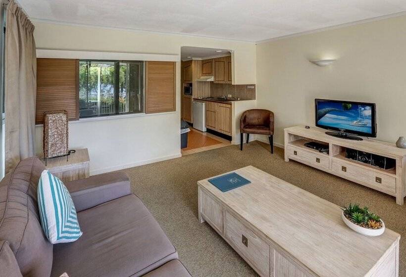 Апартаменты 1 Спальня, On The Beach Apartments