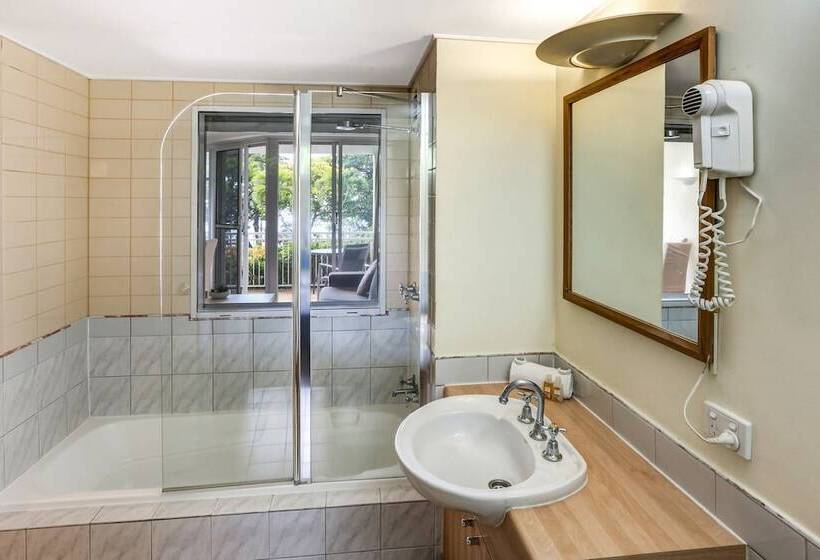 Апартаменты 1 Спальня, On The Beach Apartments