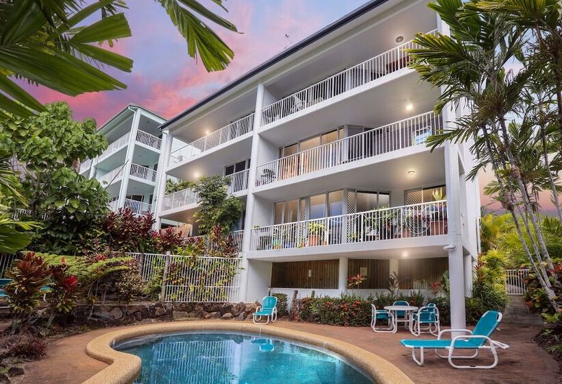 Апартаменты 2 спальни Вид на Сад, On The Beach Apartments