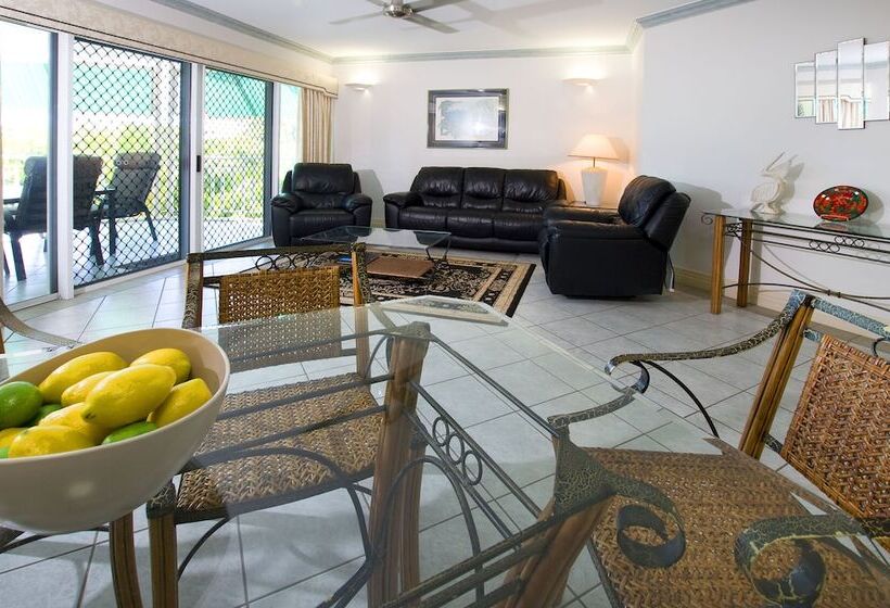 Апартаменты 3 Спальни, On The Beach Apartments
