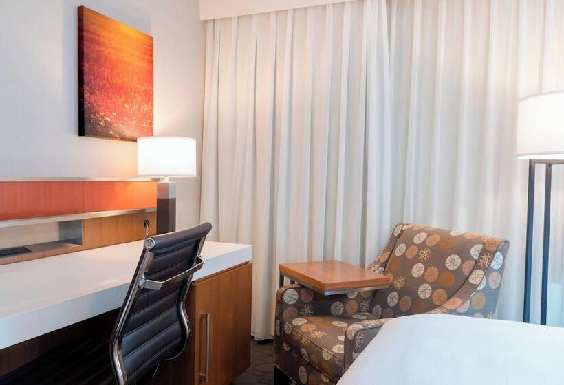 Номер Стандарт 2 Двуспальные Кровати, Sonesta Hotel Grand Rapids Airport