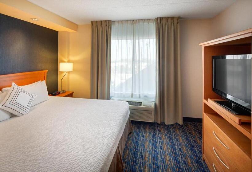 מיטת קינג בסוויטה, Fairfield Inn & Suites By Marriott Toronto Brampton