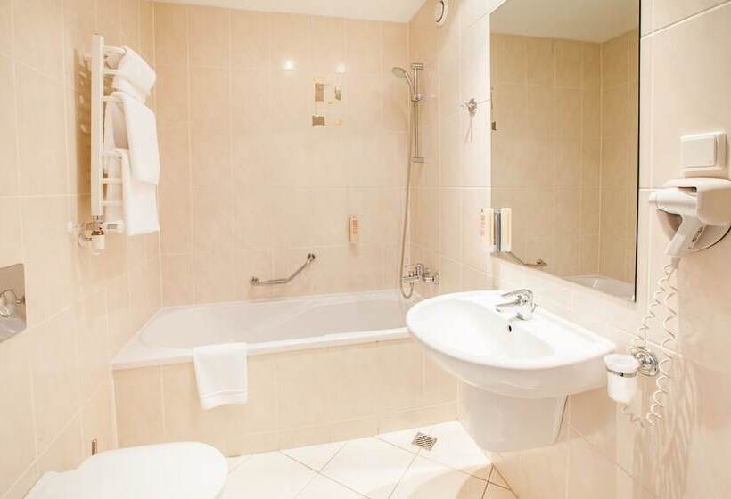 Номер Стандарт, Qubus Hotel Głogów